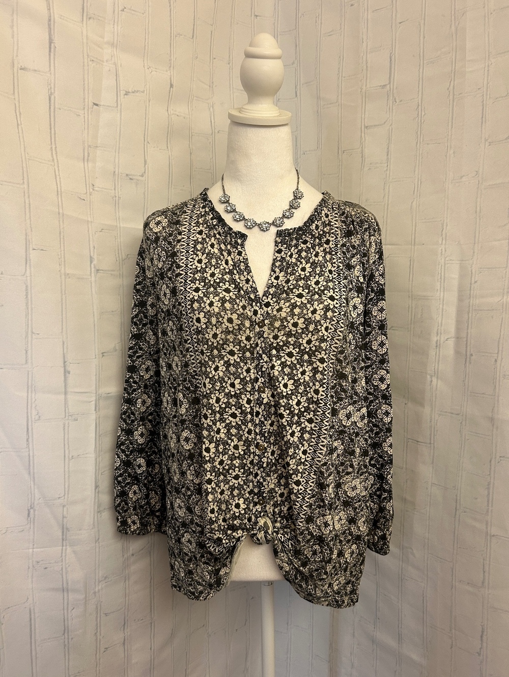 Lucky Brand Black White Floral Boho Top M Button Down 3/4 Sleeve Cotton Modal